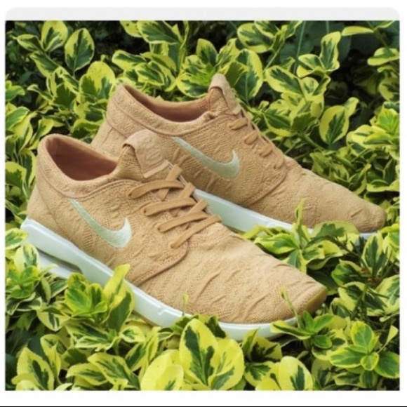 NEW Nike Air Max Janoski Rose Gold Sneakers - Picture 3 of 15